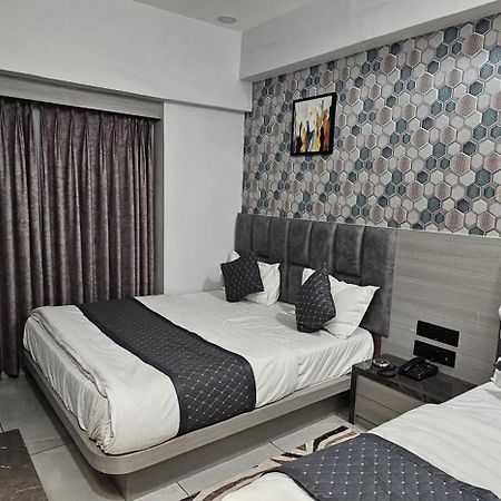 Hotel Allen Ahmedabad Exteriör bild