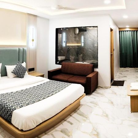 Hotel Allen Ahmedabad Exteriör bild