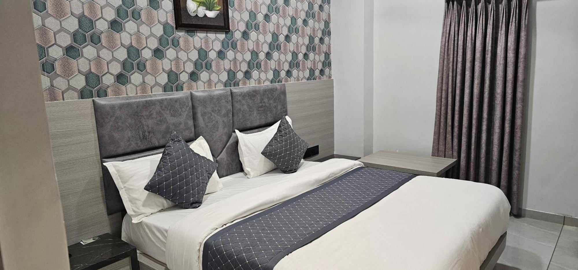 Hotel Allen Ahmedabad Exteriör bild